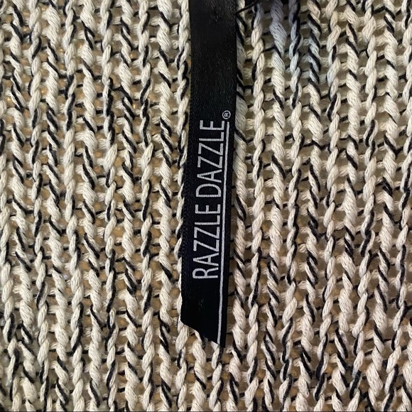 Razzle Dazzle‎ Scoop Neck Pullover Zipper Accent Sweater - Picture 4 of 9